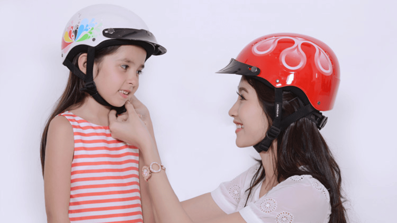 mũ hảo hiểm cho bé gái